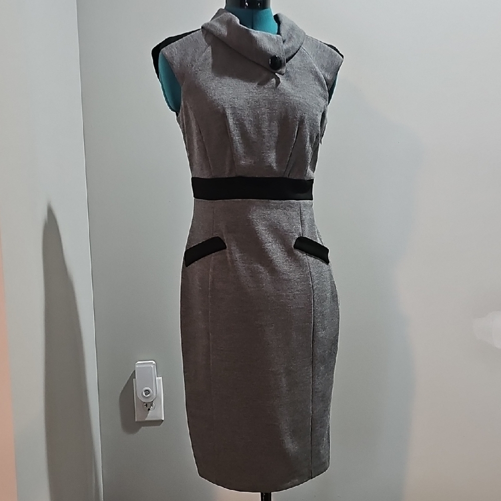 Elegant Gray Knit Sleeveless Dress. London Times. Sz 4.